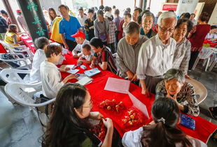 一站式便民服務(wù)盛會 健康義診、養(yǎng)老咨詢、生活服務(wù)與產(chǎn)品特賣全配齊